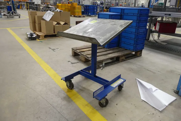 VESTIL - Materialwagen, ohne Inhalt Modell: WT-2221 / Tragkraft: max. 150 kg